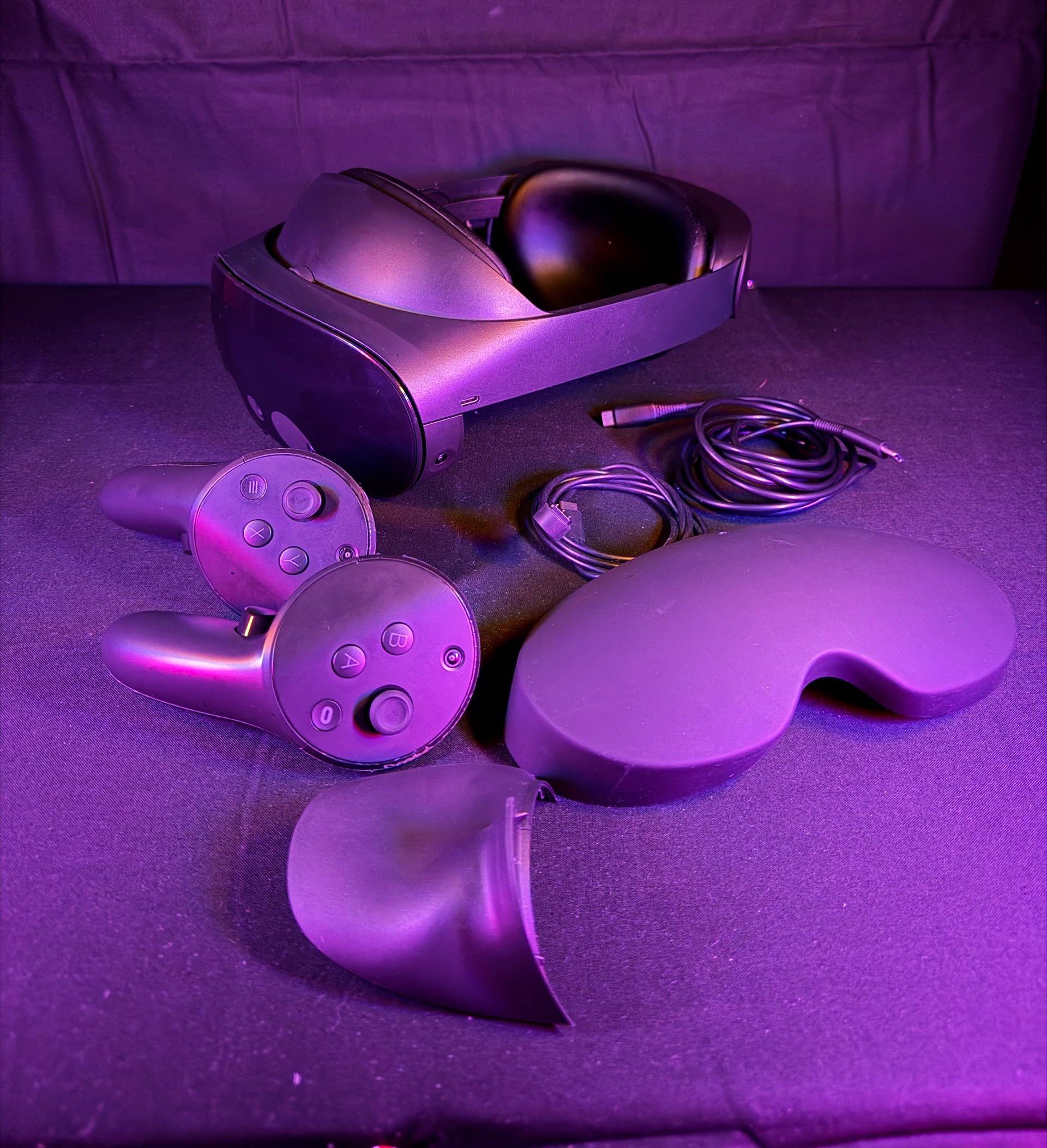 *VERY USED* Quest Pro